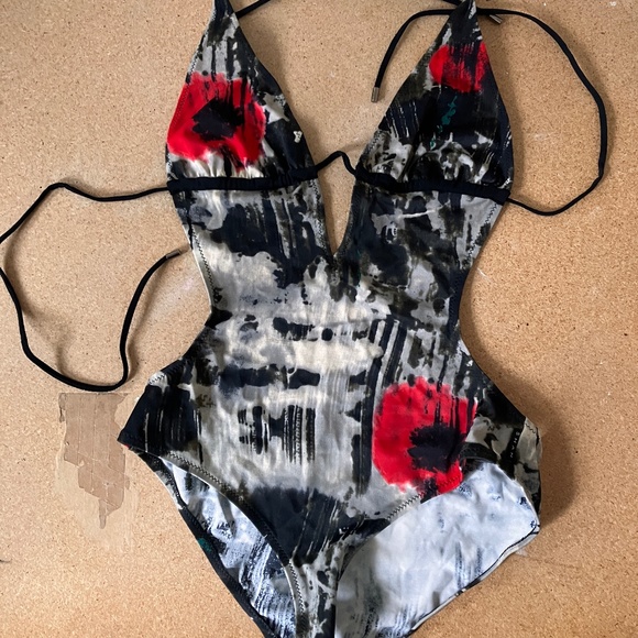 NEW SHAN POPPY CUTOUT SWIMSUIT - Picture 14 of 15